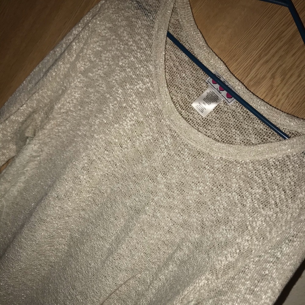 Lightweight sweater